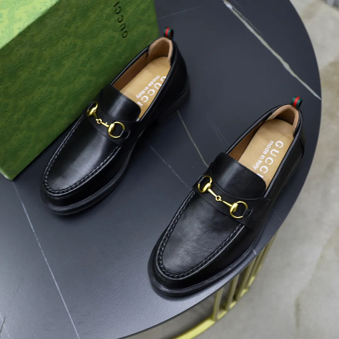 Men's shoes: 250🙅‍♂️🙅‍♂️🙅‍♂️Niuli Brand: GUCCI Size: 38-44 (45 can be customized) Level: Counter classic Material: Original soft cowhide upper Comfortable cowhide lining Original lightweight outsole Style category: Business casual footwear Driving leather shoes Color: Actual picture color
